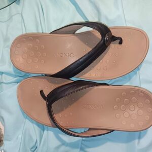 Vionic Black Strappy Thong Sandals with Tan Ortho Footbed Womens Sz 11